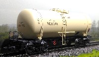 Онега: 4-осная цистерна 15-1424 бензин № 74087396 СЖД с тормозной площадкой